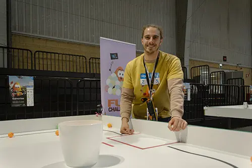 Tiago Ribeiro, voluntário da RoboParty 2025 Tiago Ribeiro, voluntário da RoboParty 2025