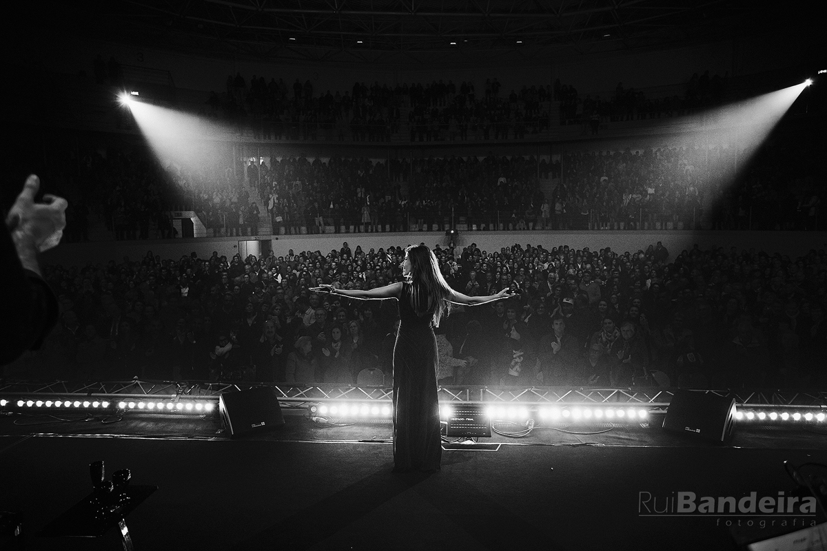 Ana Moura- “Moura Tour” 4 Ana%20Moura%20EVORA%20GRANDES Rui%20Bandeira%20Fotografia MG 0541 Rui Bandeira Fotografia Fotografia de produto e comercial - Fotografia de concertos Ana Moura- “Moura Tour”
