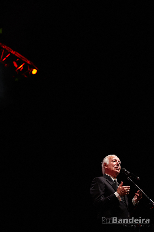 Carlos do Carmo at Guimarães 37 Rui%20Bandeira%20Fotografia Carlos%20do%20Carmo%20Guimaraes MG 7321 Rui Bandeira Fotografia Fotografia de produto e comercial - Fotografia de concertos Carlos do Carmo at Guimarães