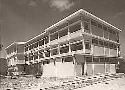 Em 1967 concluiu-se a construo do edifcio do Instituto de Nossa Senhora do Livramento, Quelimane