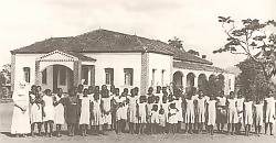 1958: Casa das Irms no Invinha, Guru ( esq.: Ir. Jacinta)