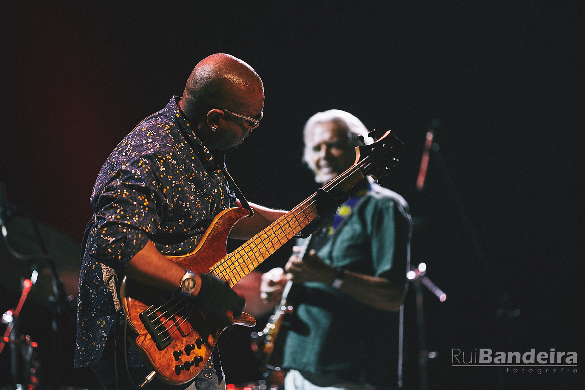 John McLaughlin & The 4th Dimension 1 Rui%20Bandeira%20Fotografia Agfa%20Vista 340 Rui Bandeira Fotografia Fotografia de produto e comercial - Fotografia de concertos John McLaughlin & The 4th Dimension John McLaughlin & The 4th Dimension