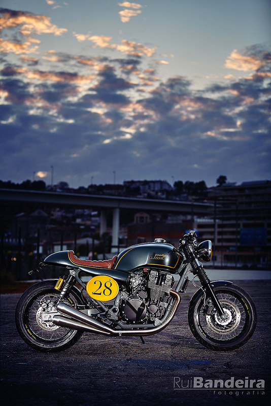 it roCkS bikes - Gravedigger Special Edition Classic 29 cafe racer Gravedigger Special Edition Classic motos bike itrocksbikes fotografia motos porto fotografia de produto Imagem e Marca Rui Bandeira 9 Rui Bandeira Fotografia Fotografia de produto e comercial - Fotografia de concertos it roCkS bikes - Gravedigger Special Edition Classic