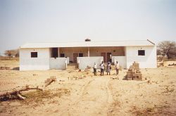 Em 2002: Construo do Centro de Sade.