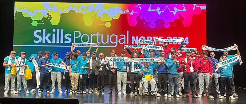 Uma imagem com palco, concerto, Equipamento de palco, entretenimento
Descrição gerada automaticamente