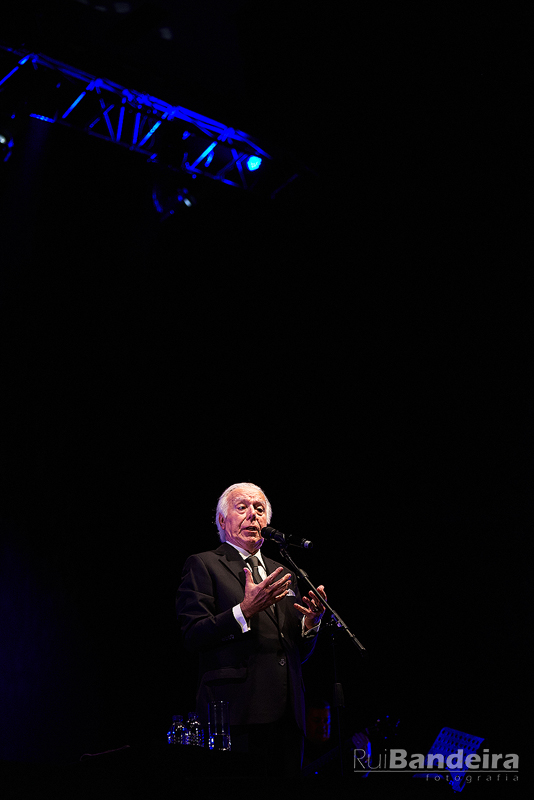 Carlos do Carmo at Guimarães 33 Rui%20Bandeira%20Fotografia Carlos%20do%20Carmo%20Guimaraes MG 7291 Rui Bandeira Fotografia Fotografia de produto e comercial - Fotografia de concertos Carlos do Carmo at Guimarães